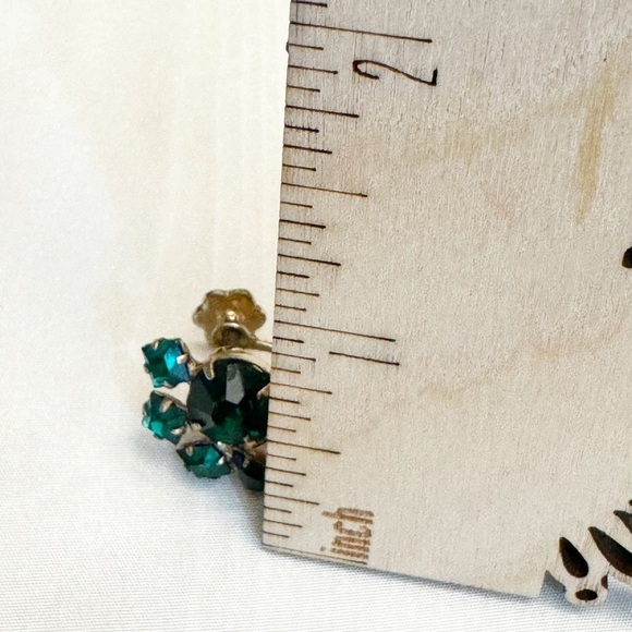 Beautiful Uranium Crystal Rhinestone Emerald Green Clip On Earrings Vintage - Picture 13 of 14